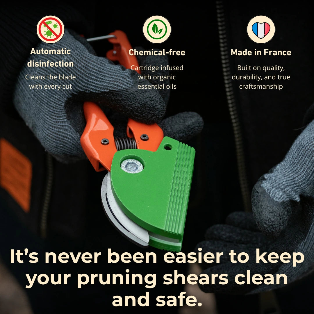 Disinfectant cartridge for pruning shears